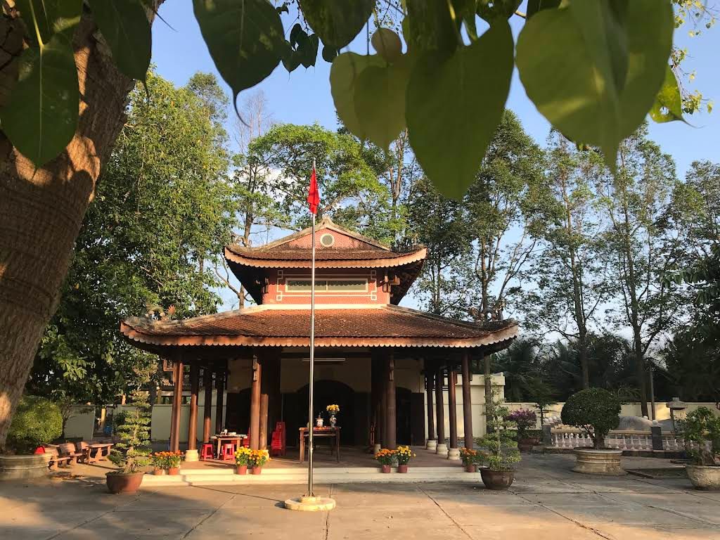 Mộ Và Đền Thờ Thủ Khoa Huân