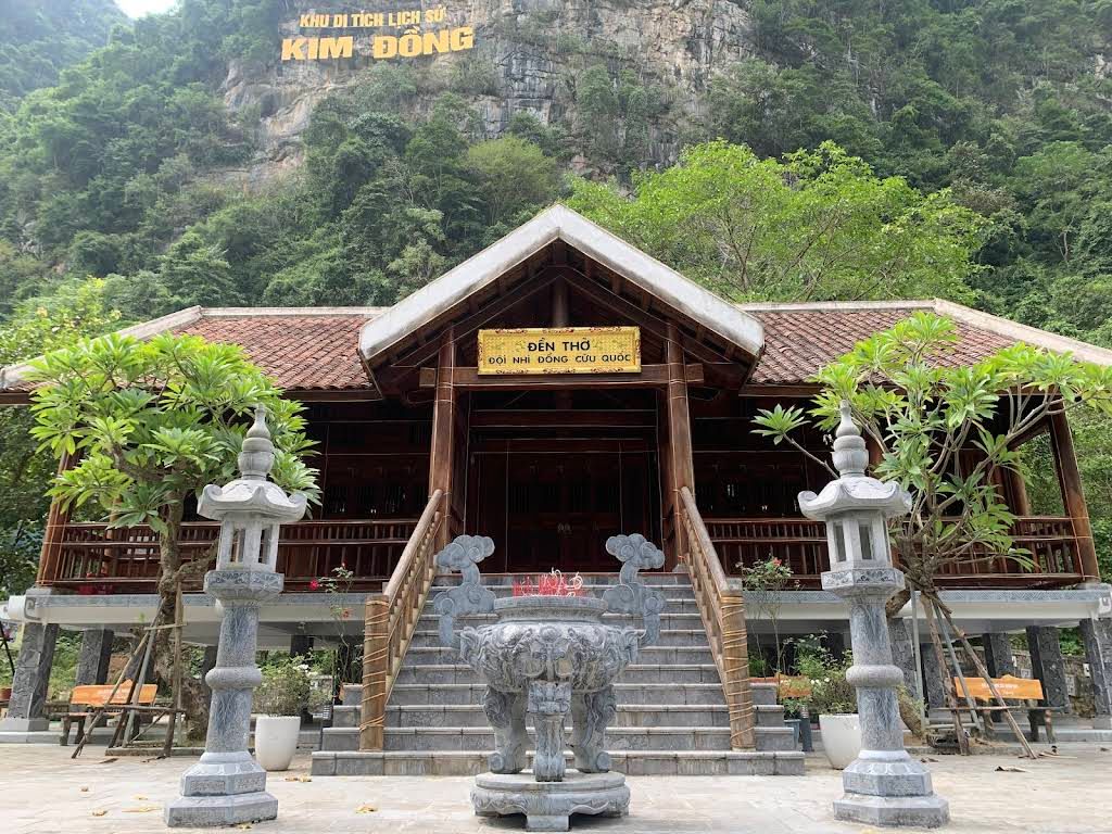Khu Lưu Niệm Kim Đồng Và Nơi Thành Lập Đội Nhi Đồng Cứu Quốc
