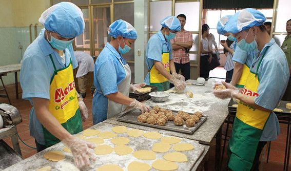 Làng nghề dệt kim-bánh kẹo La Phù