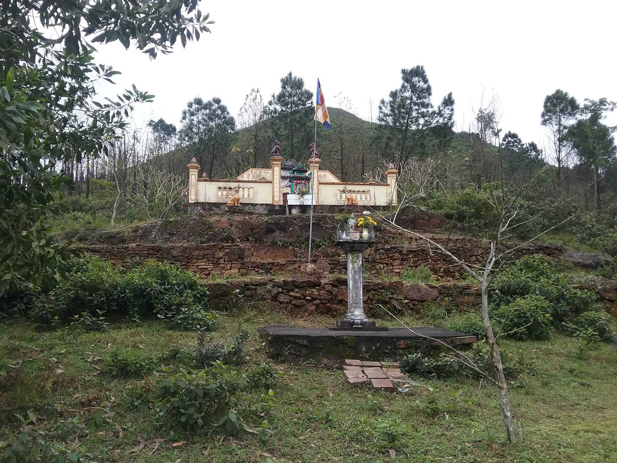 Núi Thiên Nhẫn Và Thành Lục Niên