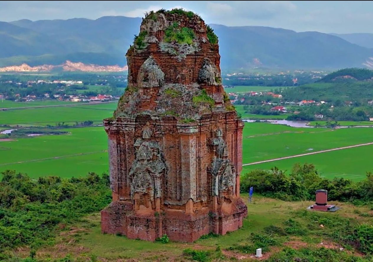 Tháp Phú Lốc (tháp Vàng)