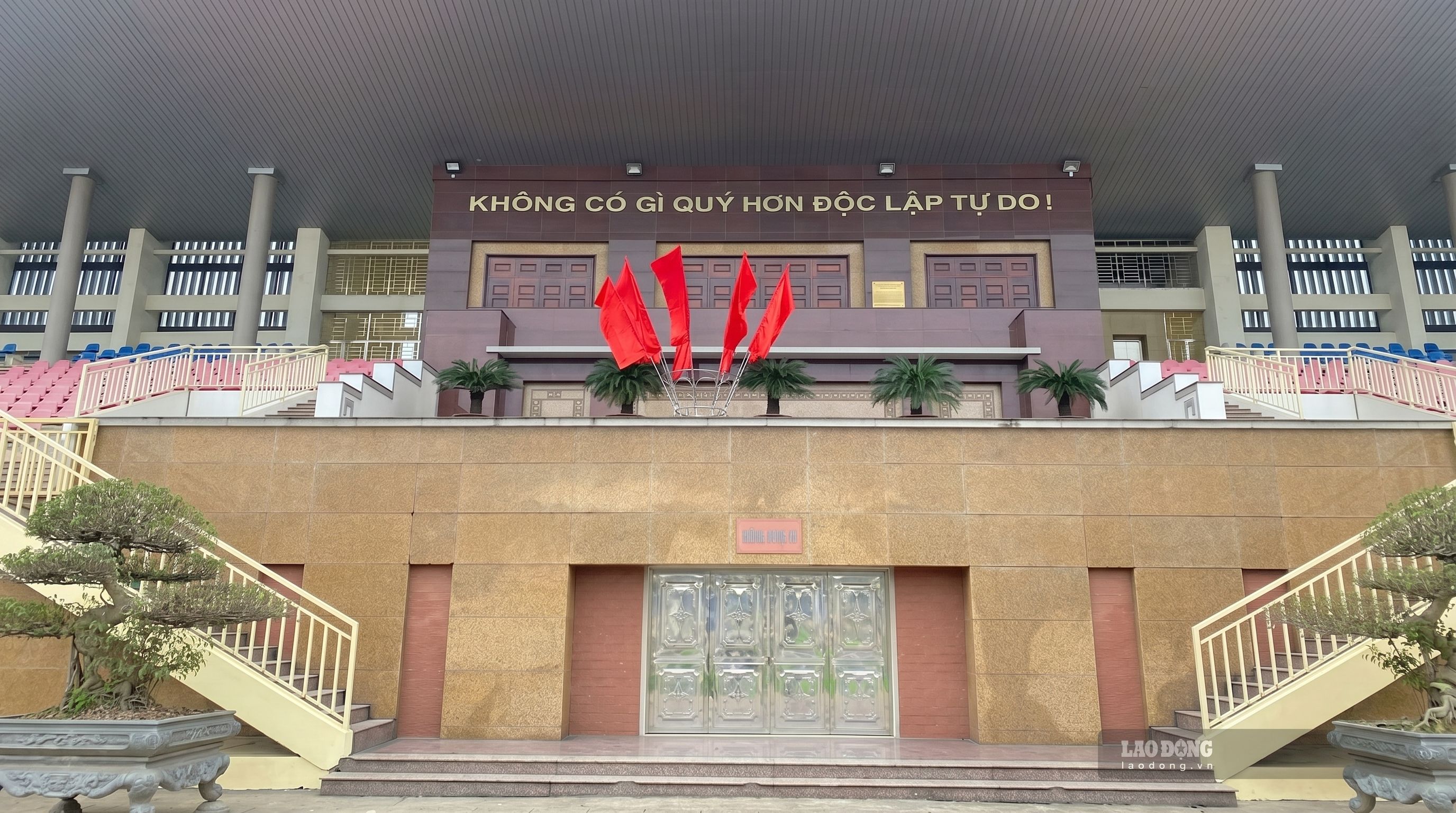 Lễ Đài Sân Vận Động Yên Bái