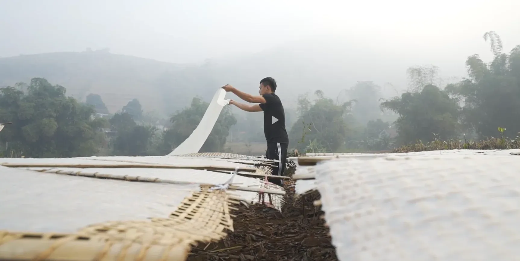 Làng nghề chế biến tinh bột sắn thôn Minh Hồng