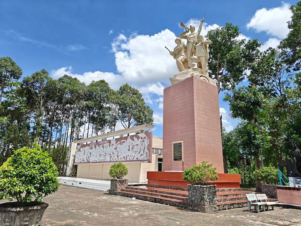 Khu Di Tích Chiến Thắng Tầm Vu