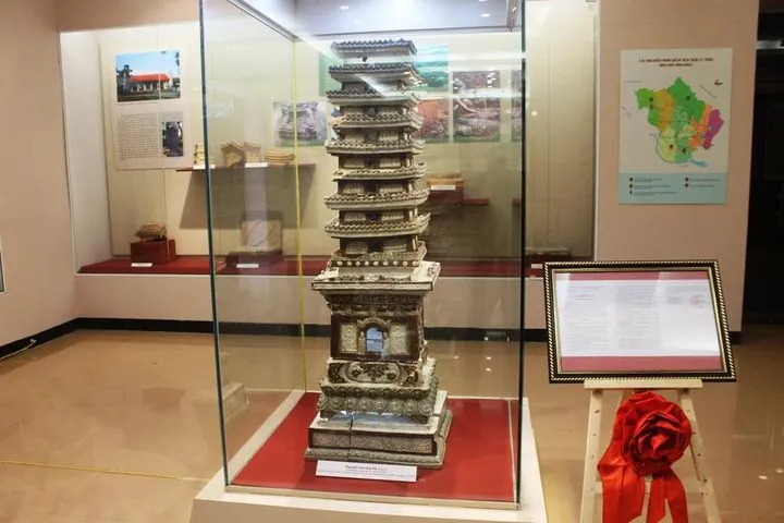 Tháp gốm men chùa Trò - Tinh hoa gốm men thời Trần