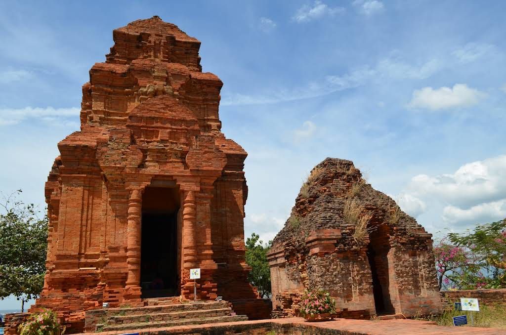 Tháp Po Sah Inư (tháp Chăm Phố Hài)